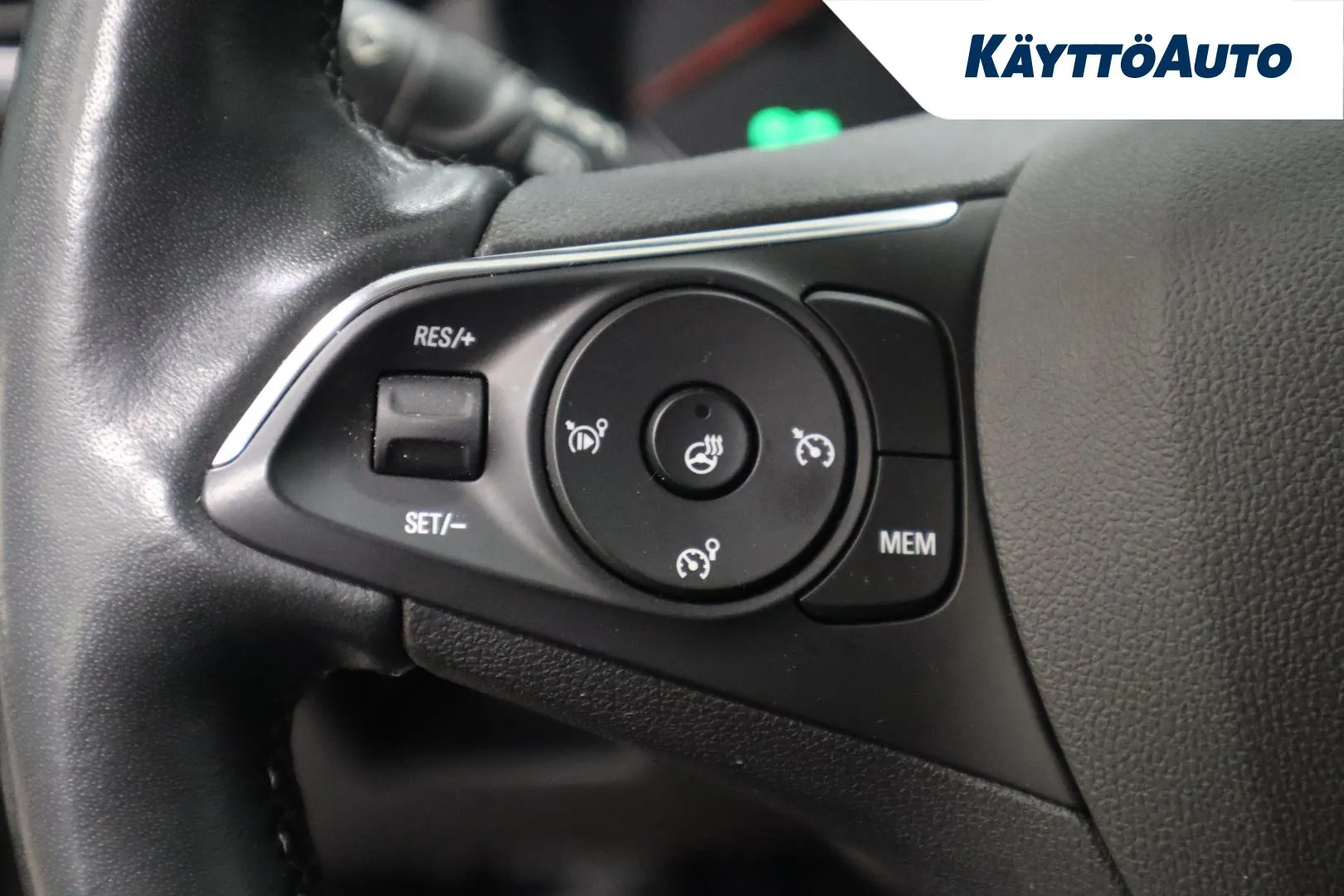 OPEL Crossland OZH-733 carousel image