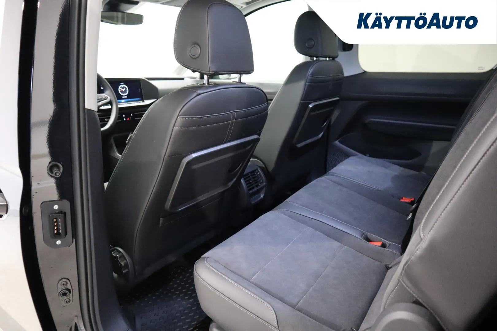 Volkswagen Caddy Maxi JOC-394 carousel image