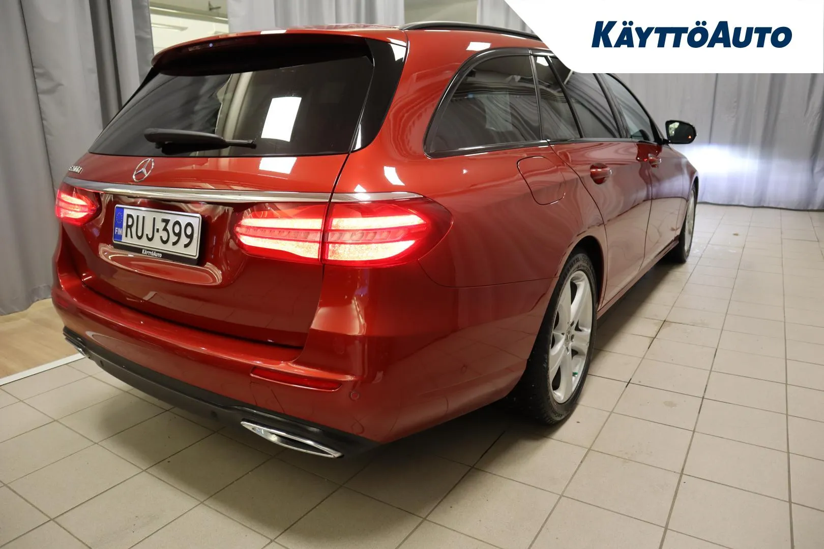 MERCEDES-BENZ E RUJ-399 carousel image