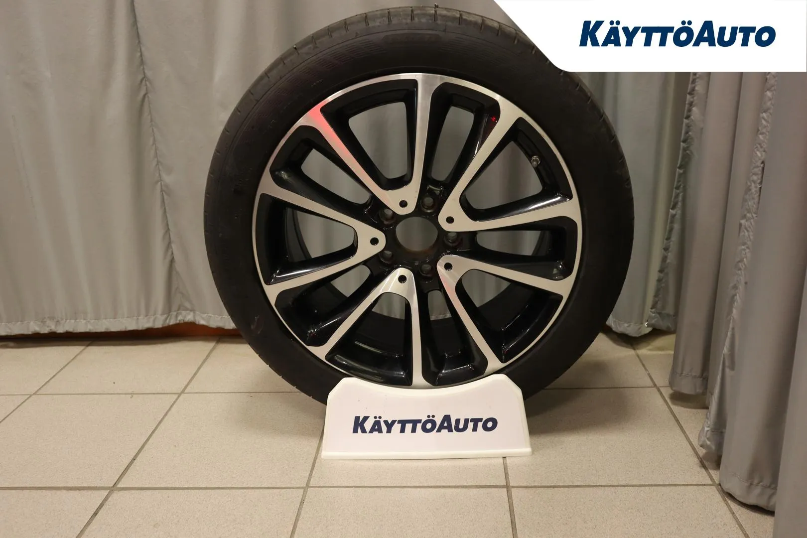 MERCEDES-BENZ E RUJ-399 carousel image