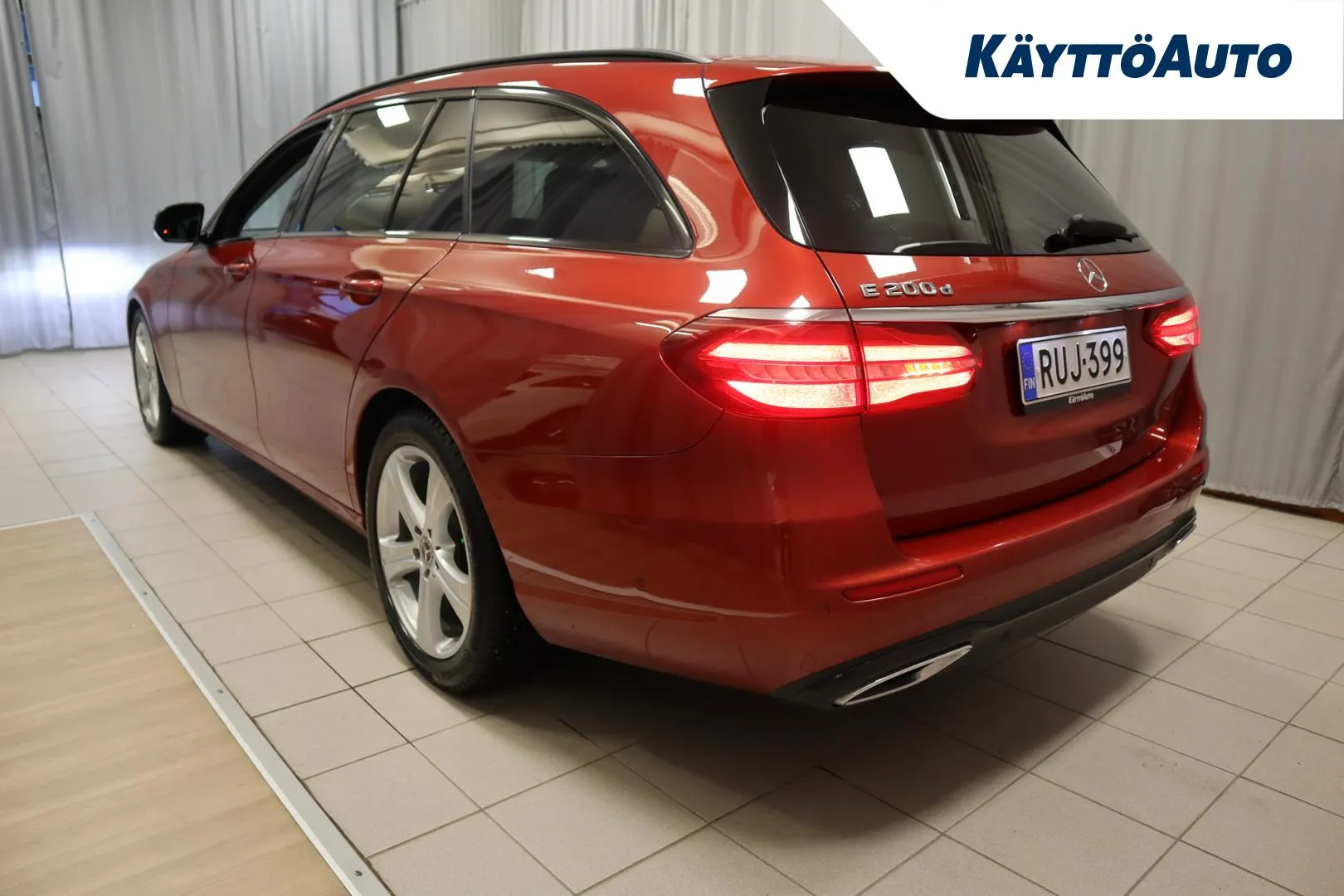 MERCEDES-BENZ E RUJ-399 carousel image