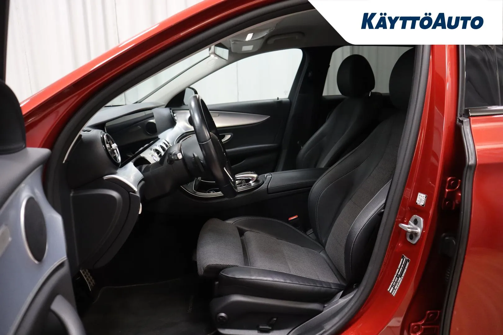 MERCEDES-BENZ E RUJ-399 carousel image