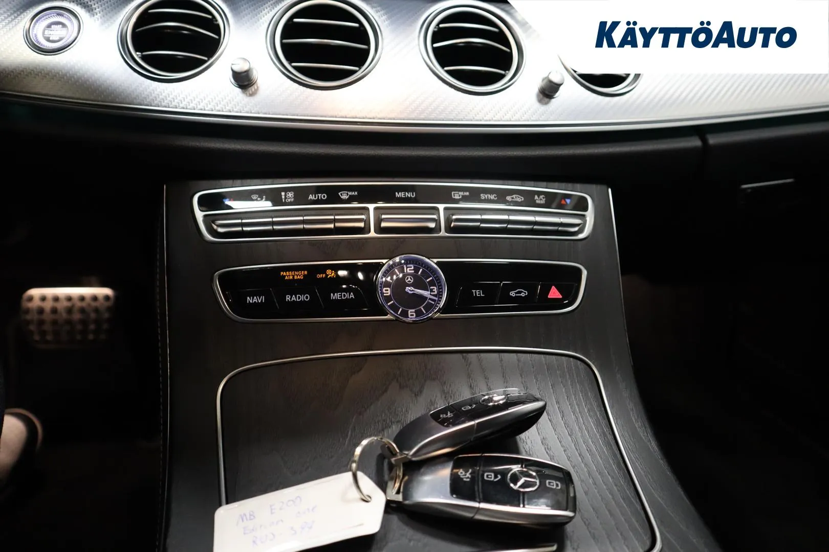 MERCEDES-BENZ E RUJ-399 carousel image