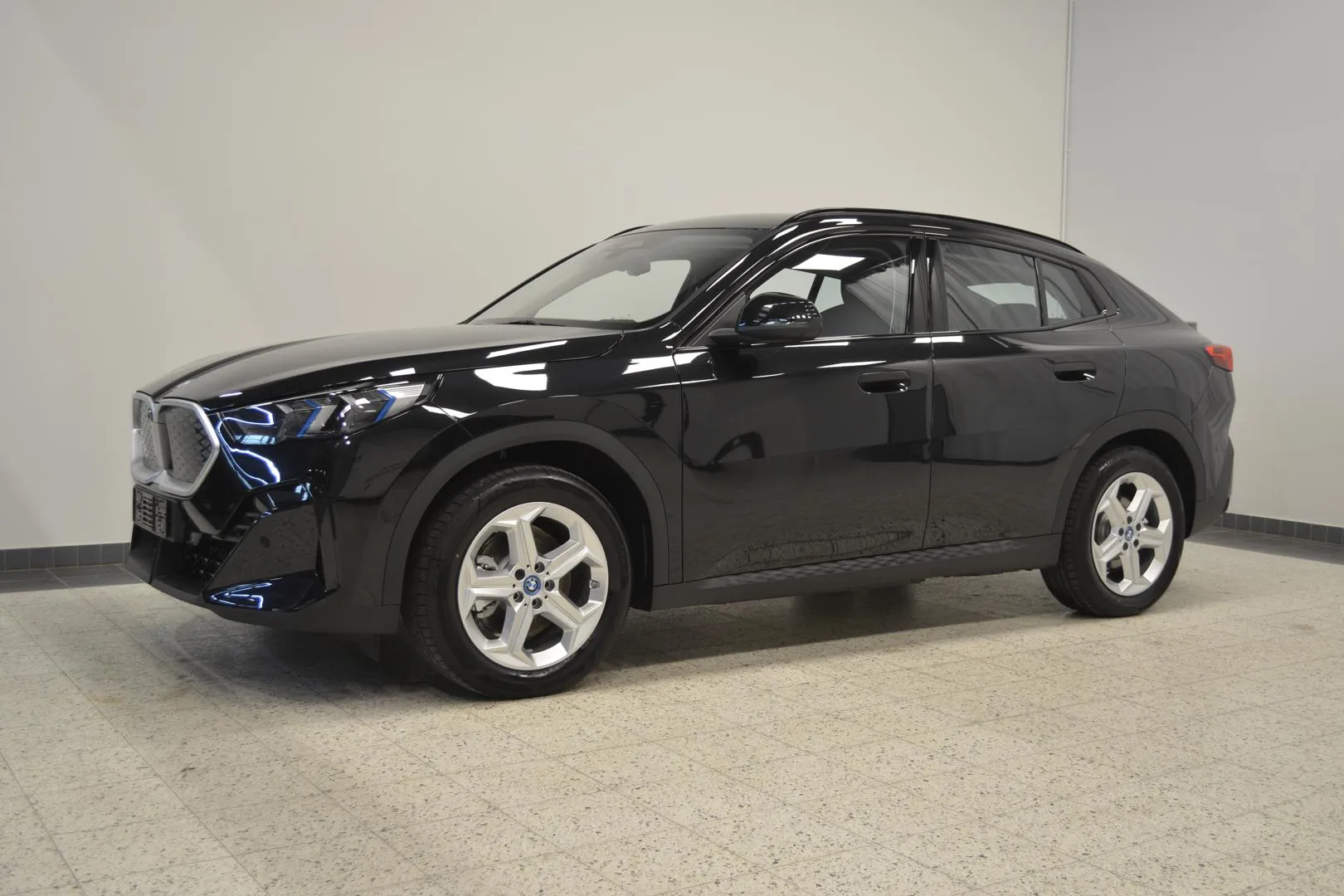 BMW iX2 YYE-545 carousel image