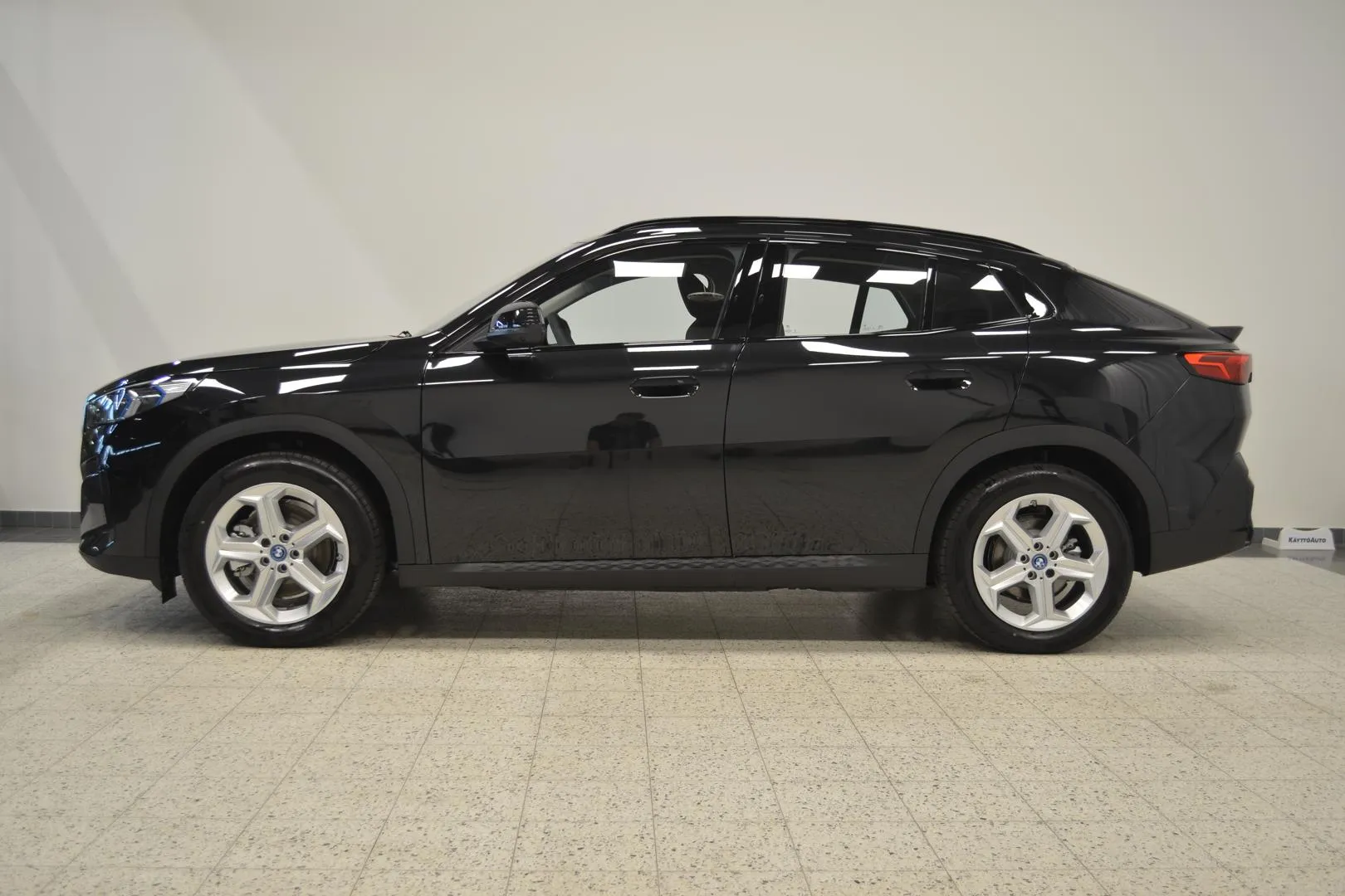 BMW iX2 YYE-545 carousel image