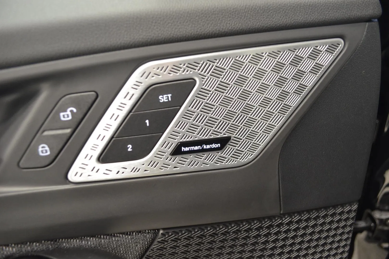 BMW iX2 YYE-545 carousel image