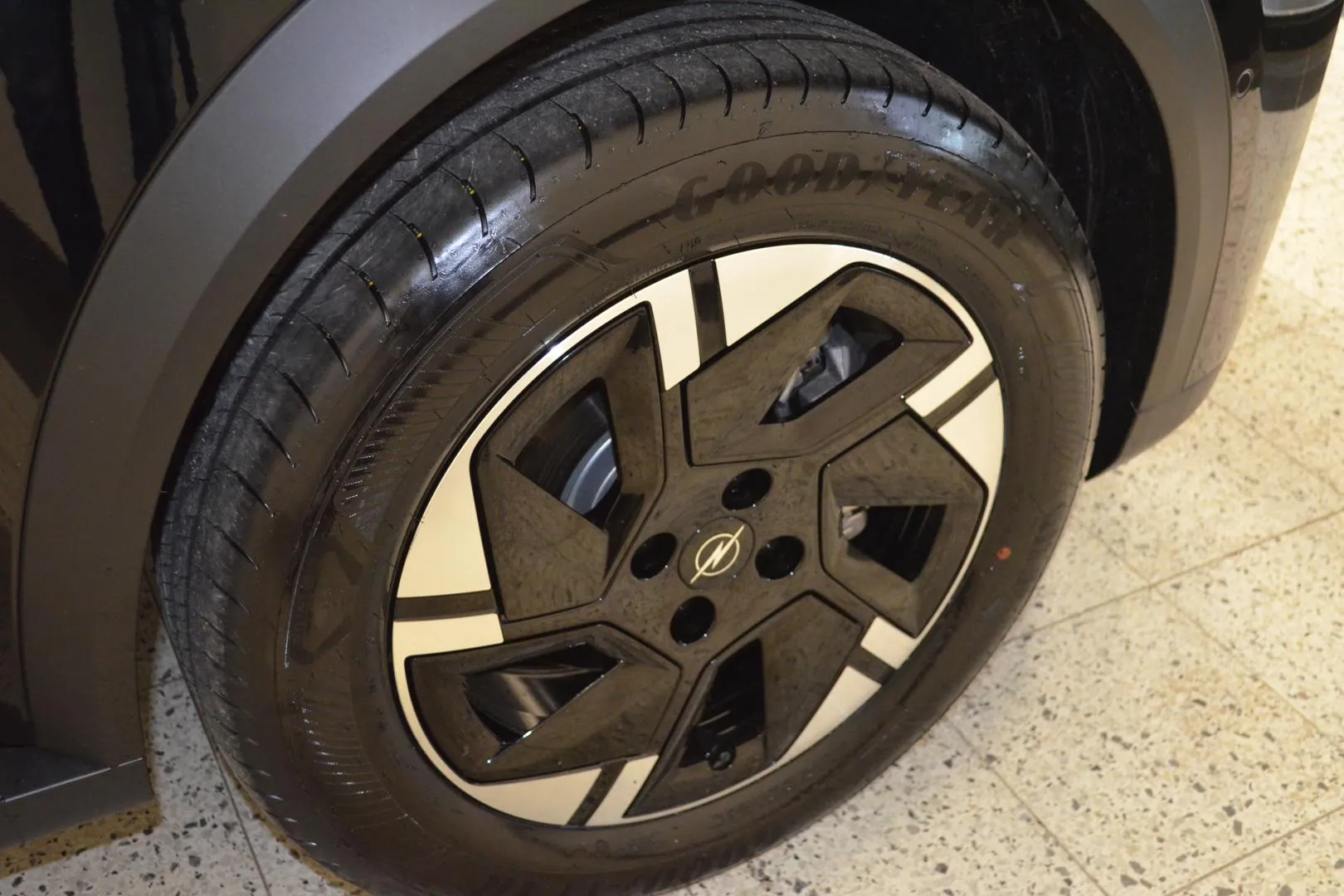 Opel Frontera SZF-287 carousel image