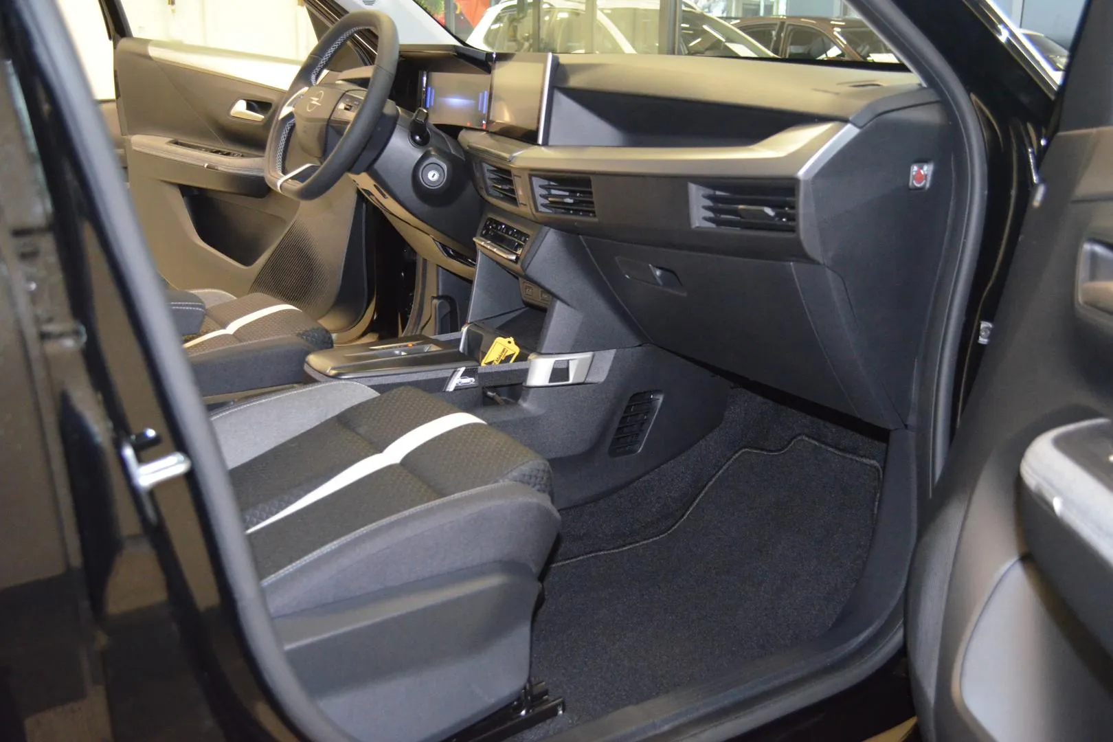 Opel Frontera SZF-287 carousel image