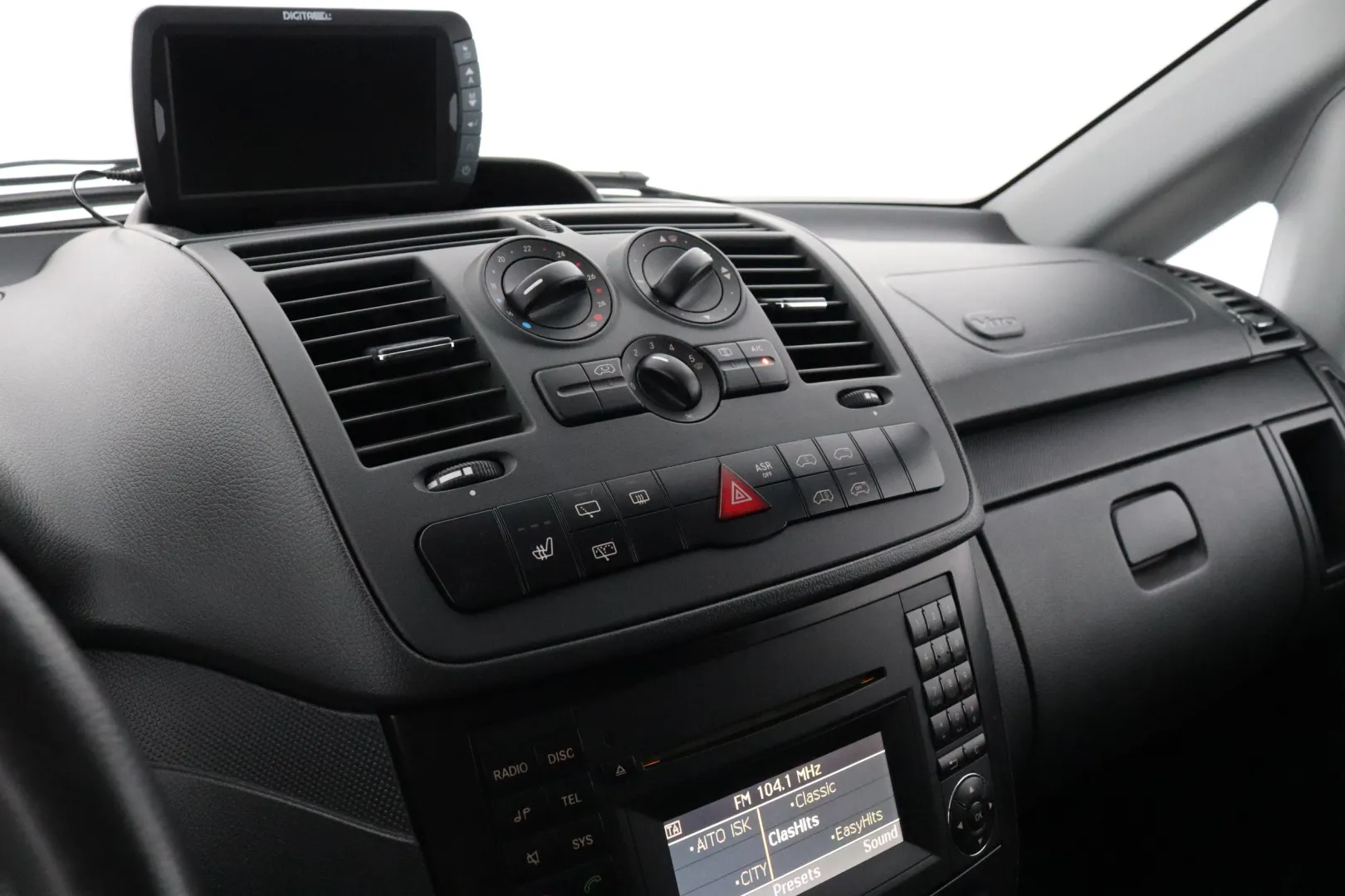 MERCEDES-BENZ Vito NKU-377 carousel image