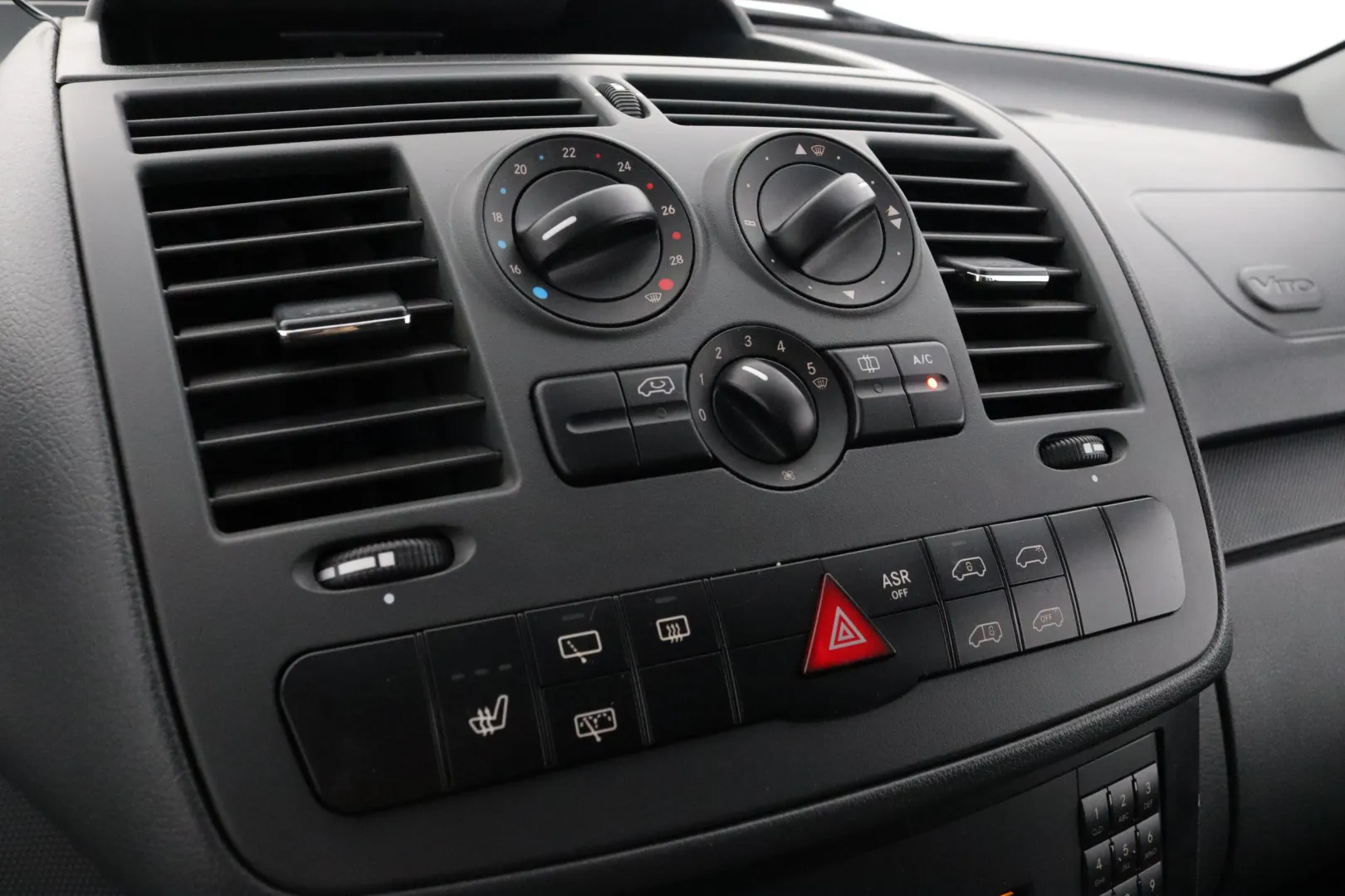 MERCEDES-BENZ Vito NKU-377 carousel image