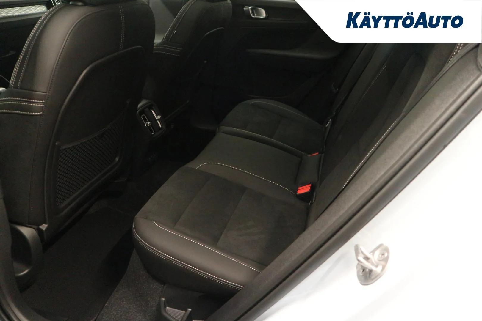 Volvo EC40 JOG-917 carousel image