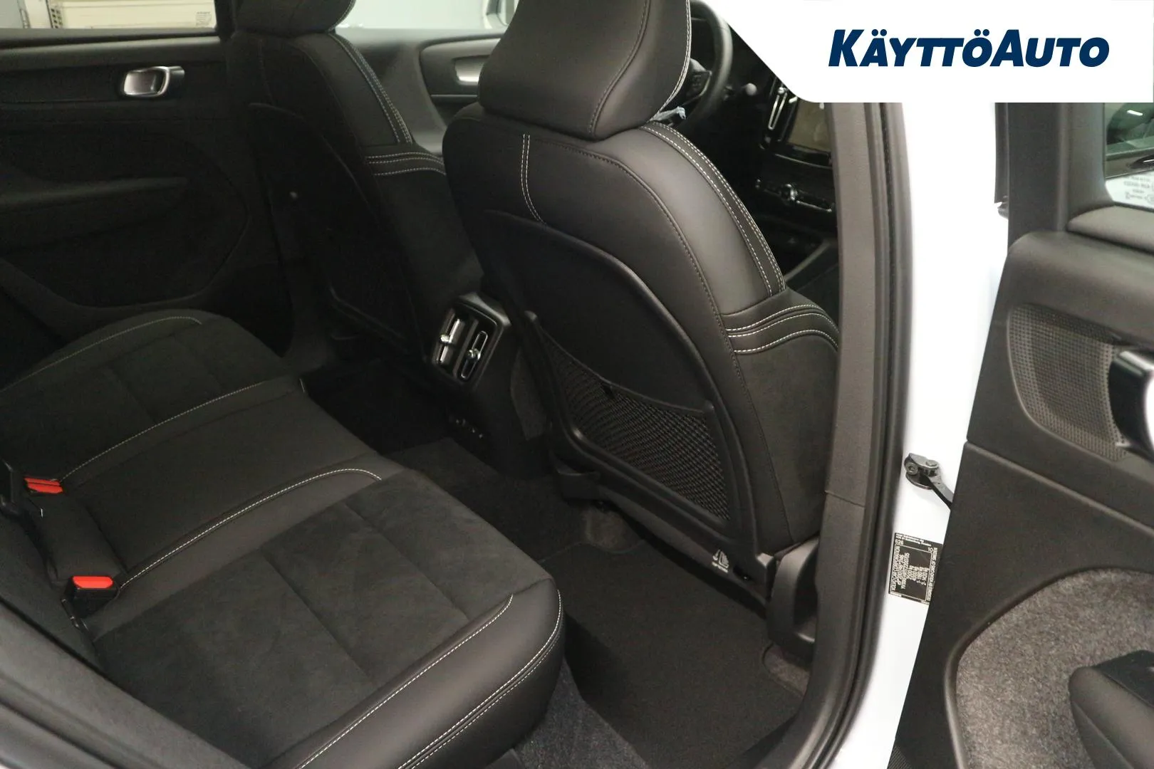 Volvo EC40 JOG-917 carousel image