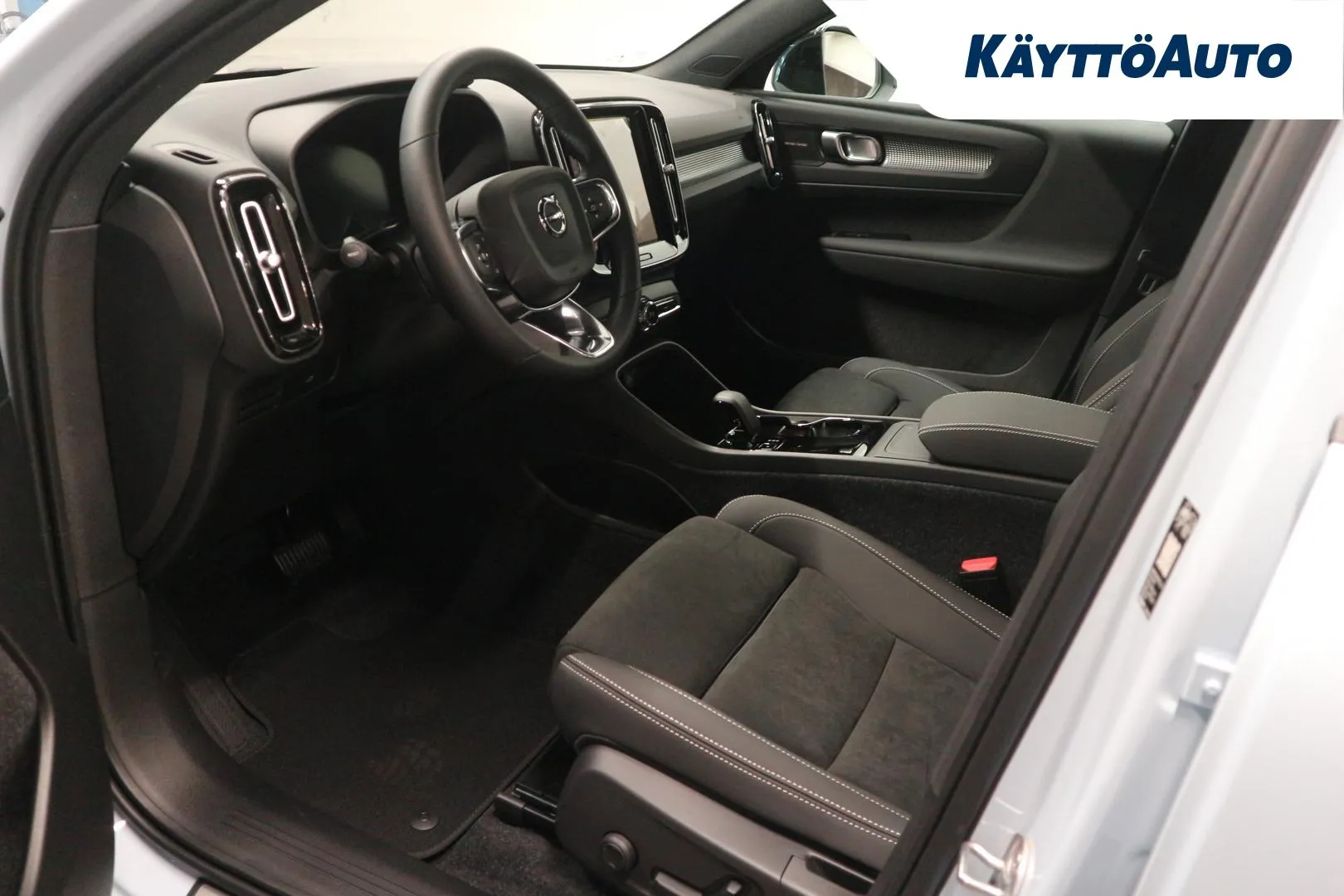 Volvo EC40 JOG-917 carousel image