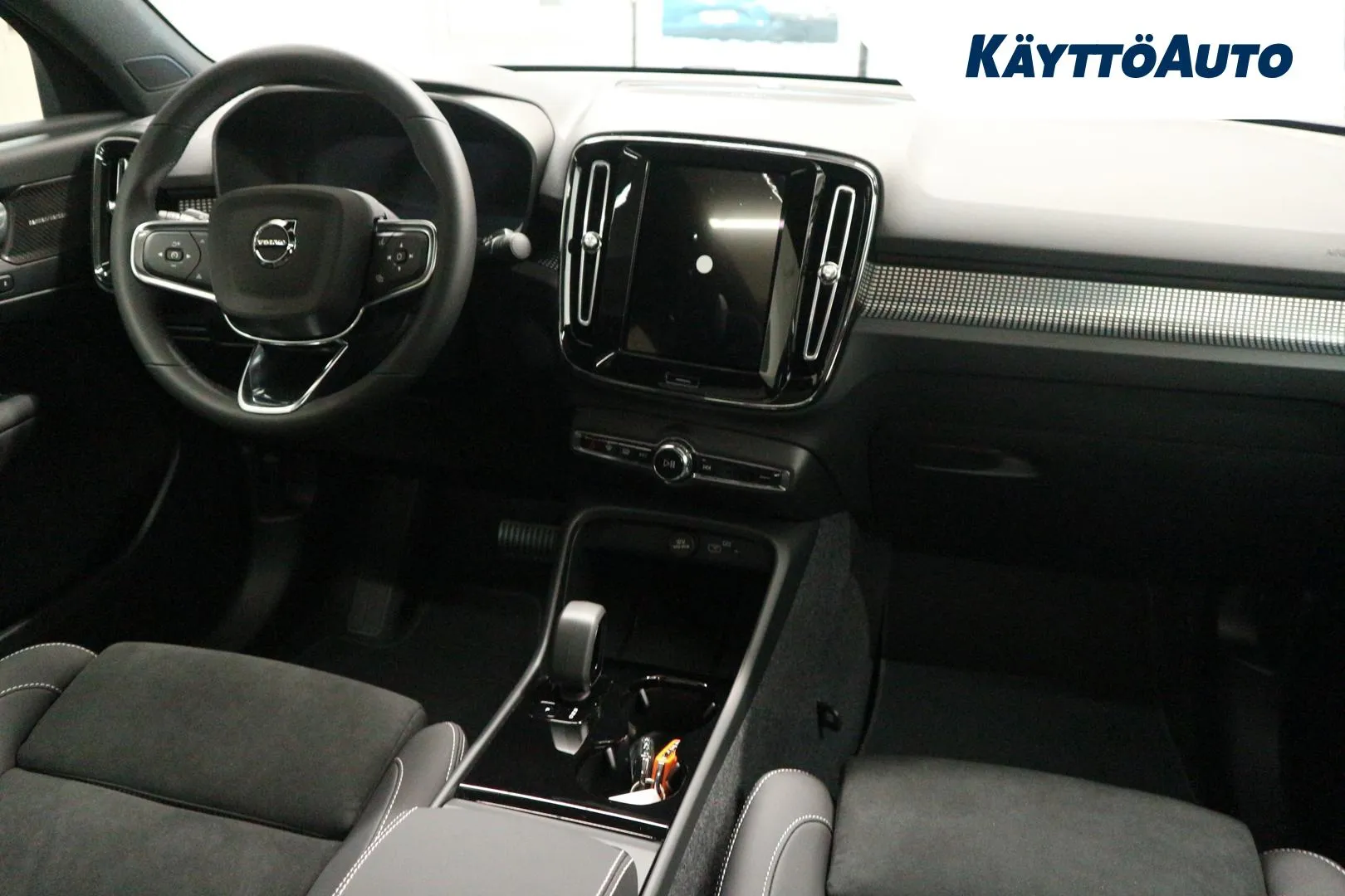 Volvo EC40 JOG-917 carousel image