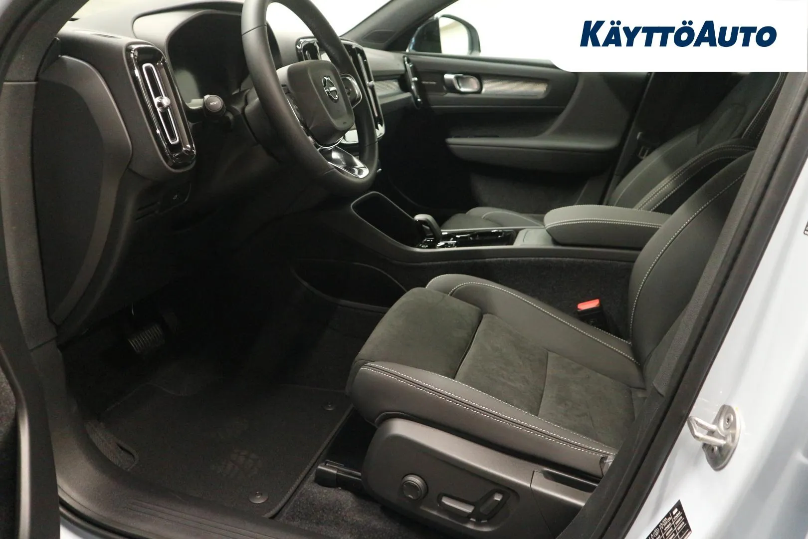 Volvo EC40 JOG-917 carousel image