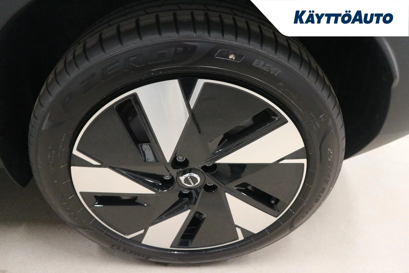 Volvo EC40 JOG-917 carousel image