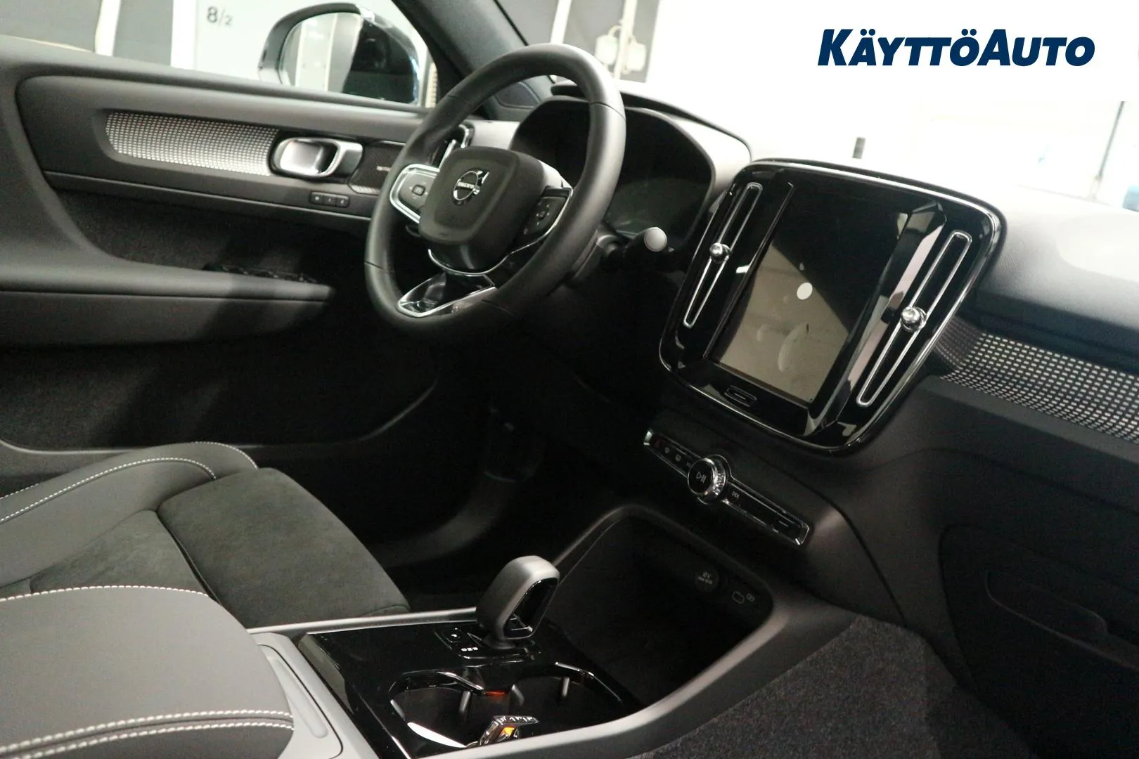 Volvo EC40 JOG-917 carousel image