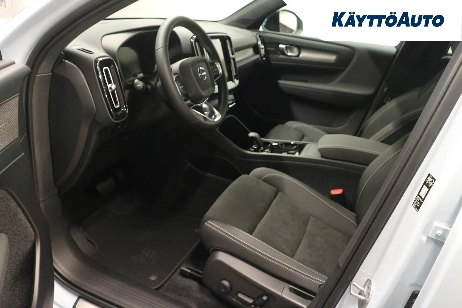 Volvo EC40 JOG-917 carousel image