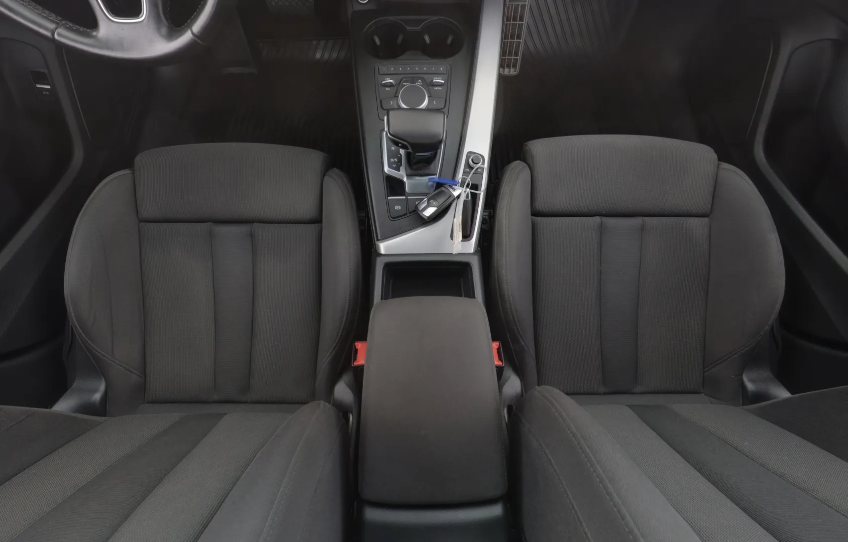 AUDI A4 LNK-418 carousel image