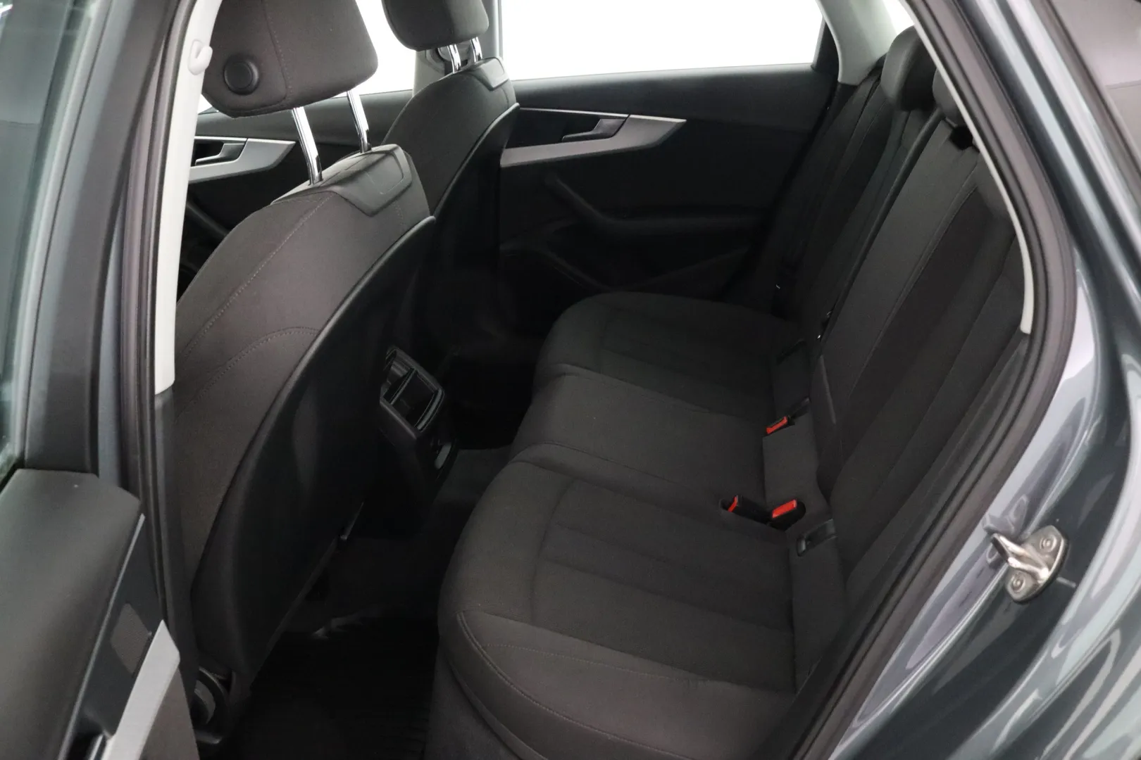 AUDI A4 LNK-418 carousel image