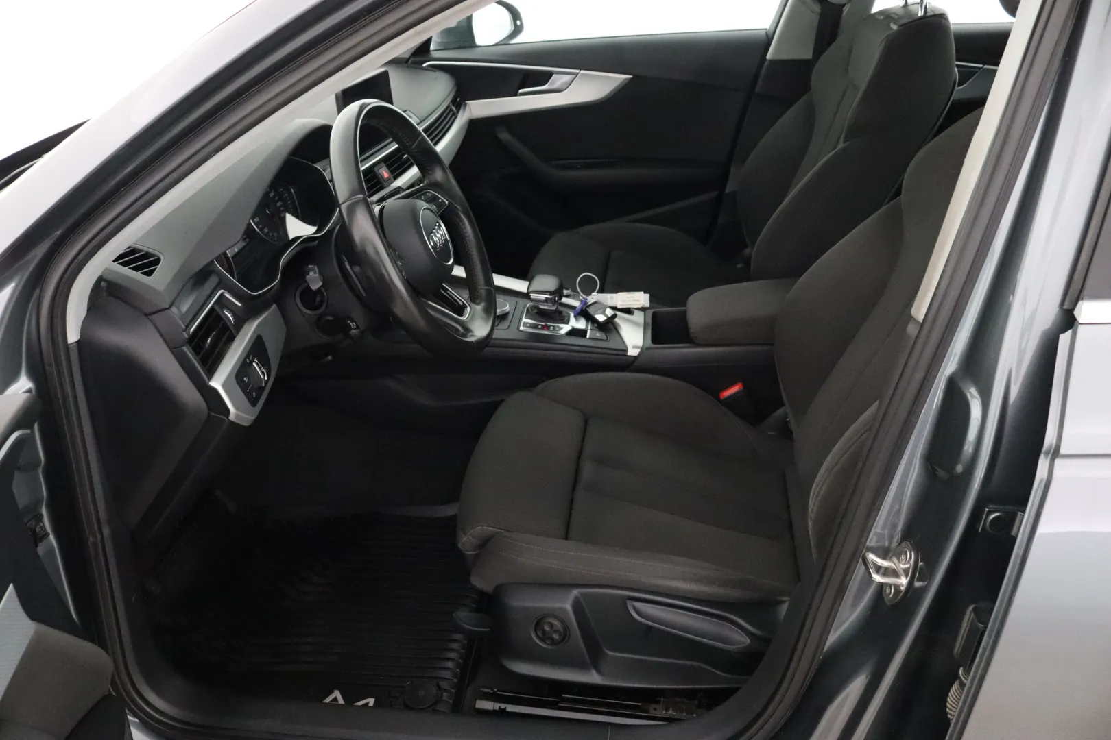 AUDI A4 LNK-418 carousel image