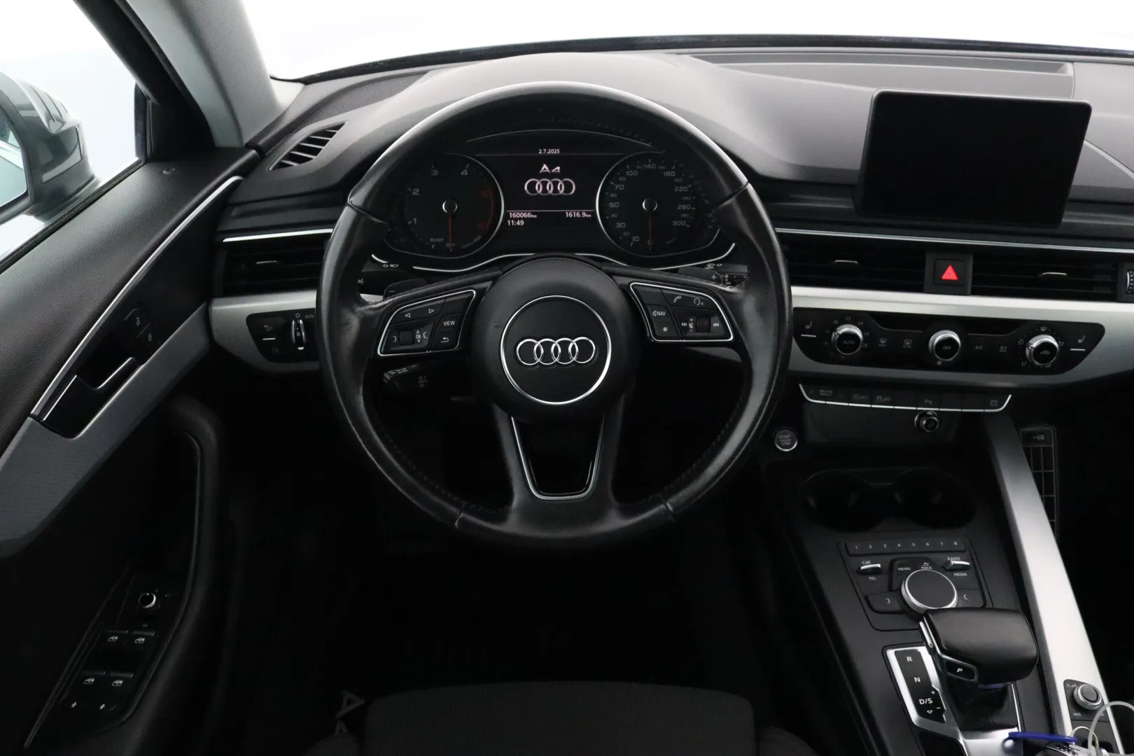 AUDI A4 LNK-418 carousel image