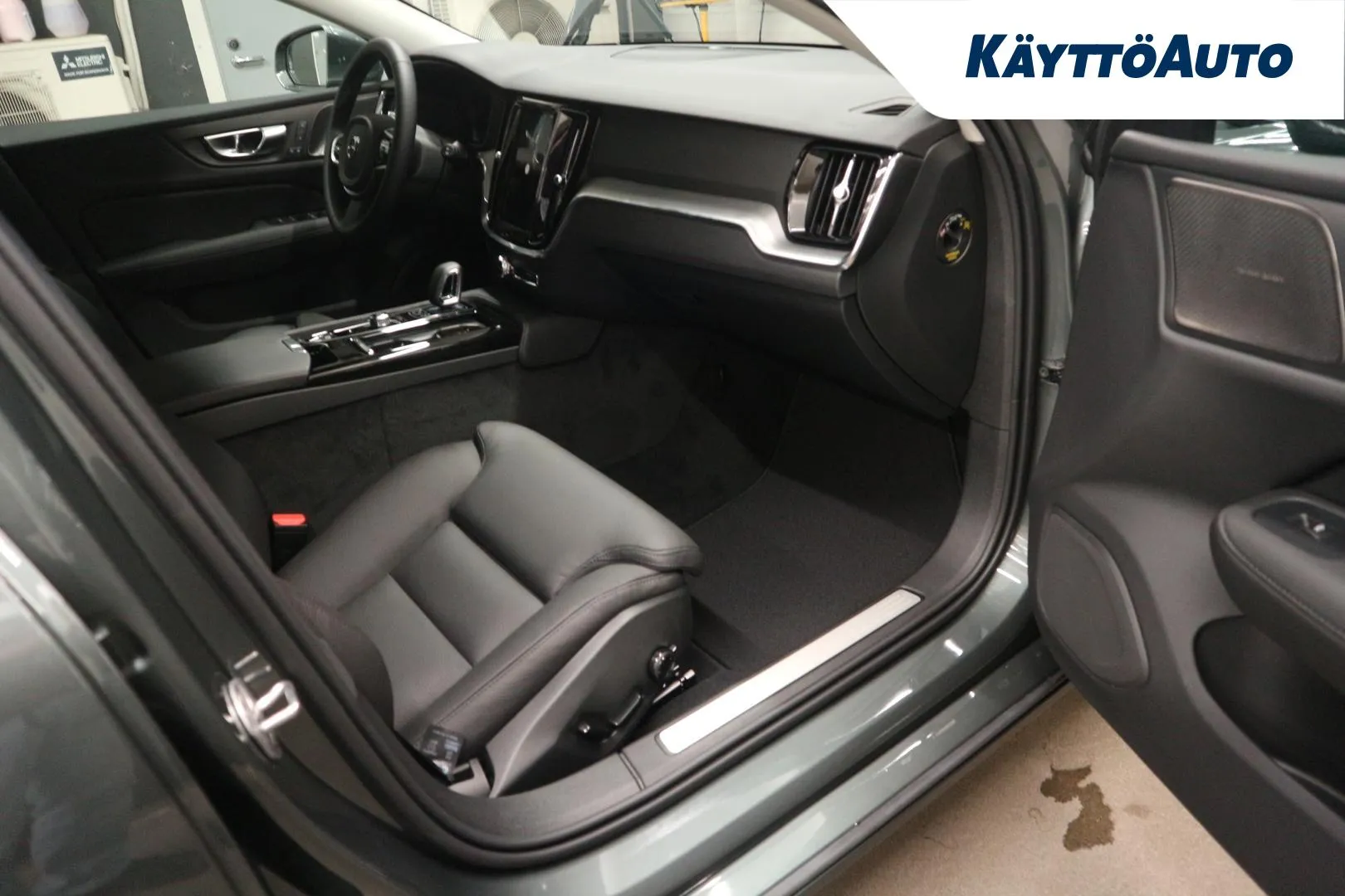 Volvo V60 ISM-358 carousel image