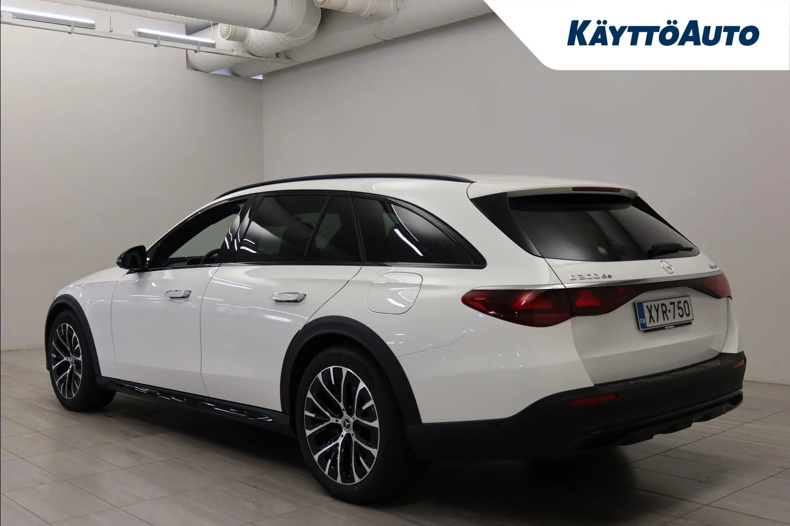 Mercedes-Benz E XYR-750 carousel image