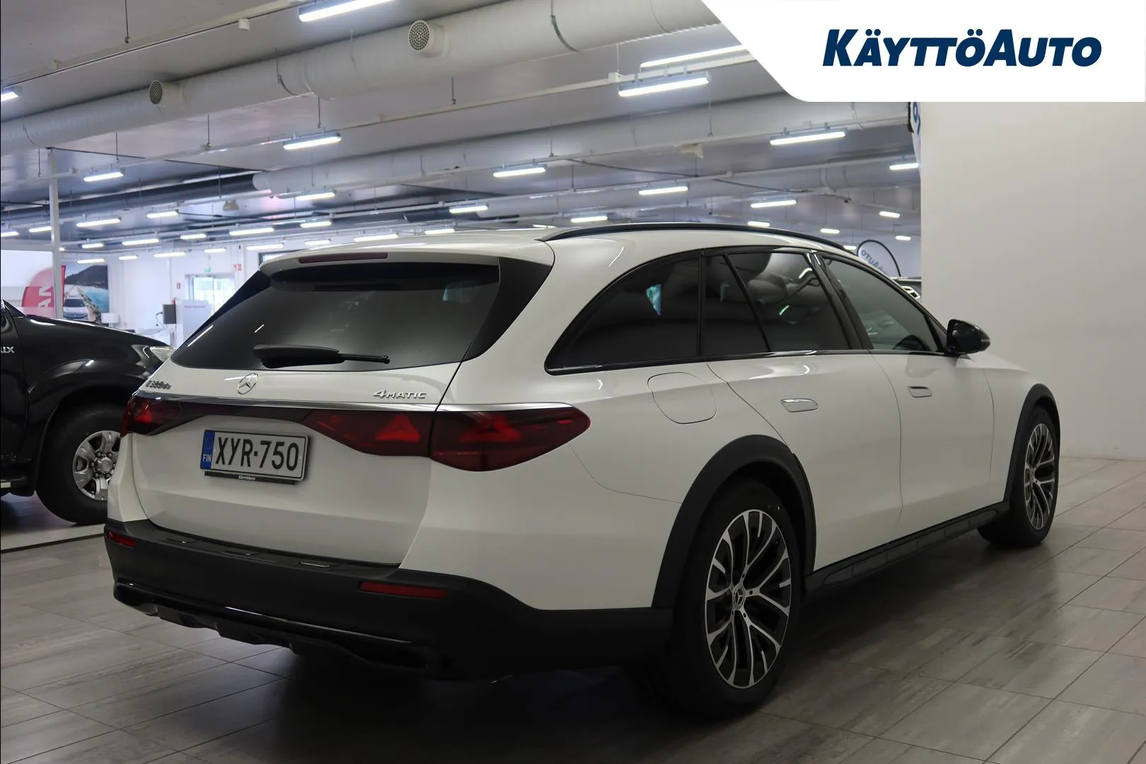 Mercedes-Benz E XYR-750 carousel image