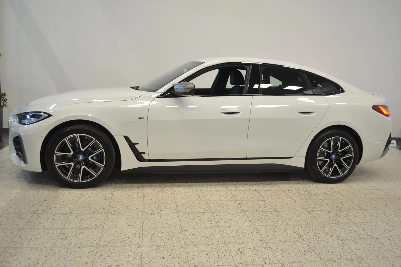 BMW i4 M50 MPL-824 carousel image