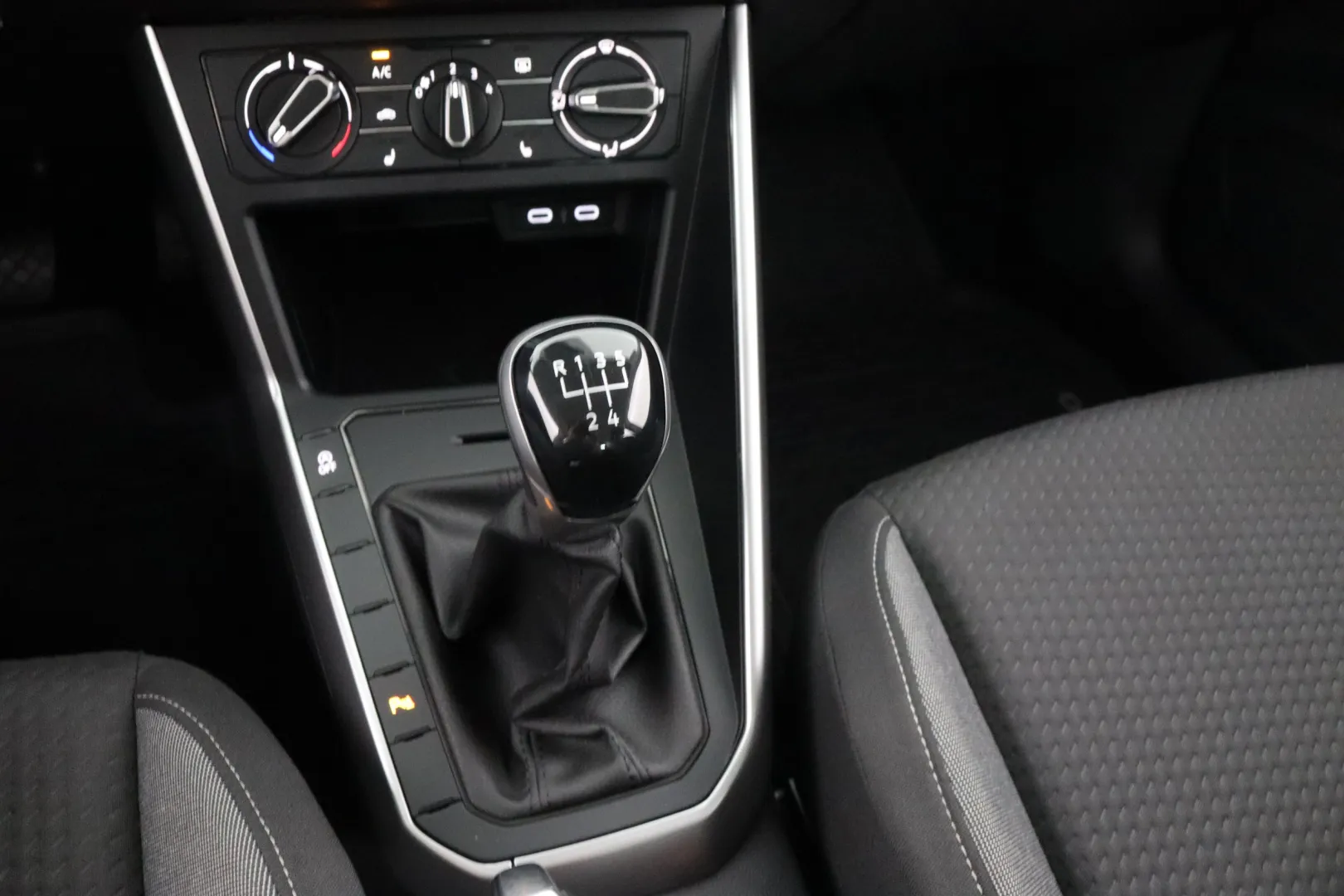 VOLKSWAGEN Polo OZG-402 carousel image