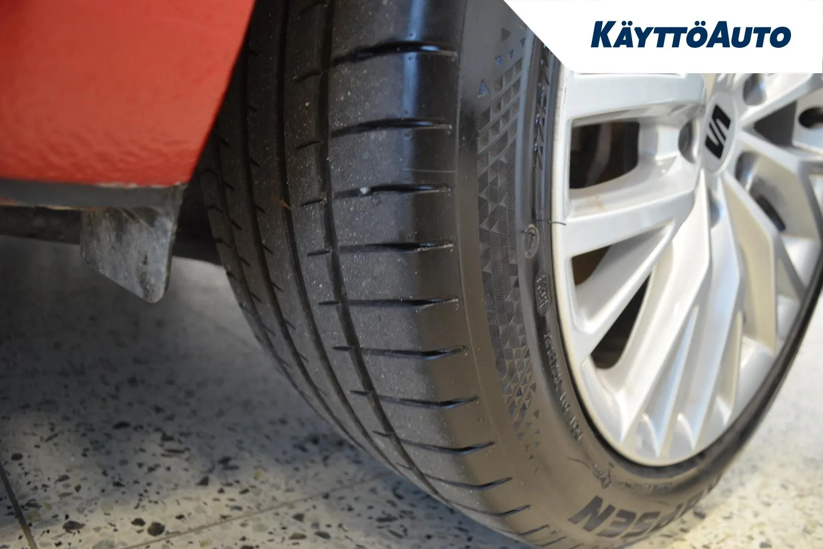 SEAT Leon GZY-545 carousel image