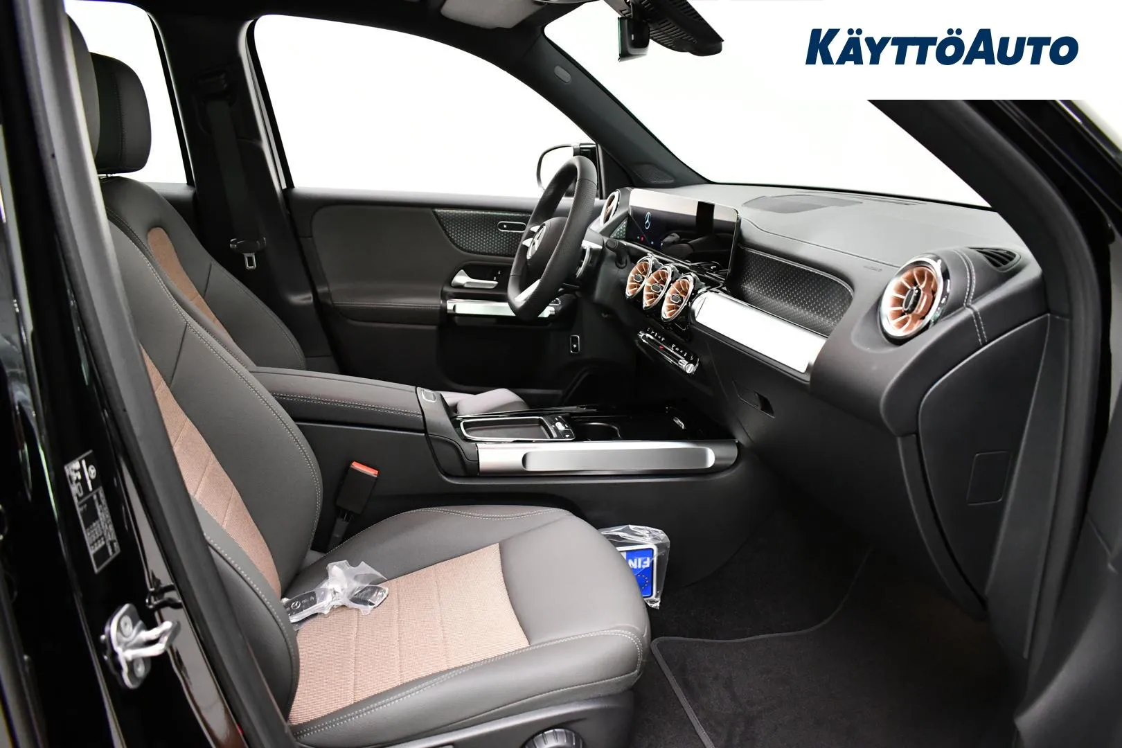 MERCEDES-BENZ EQB XVZ-820 carousel image