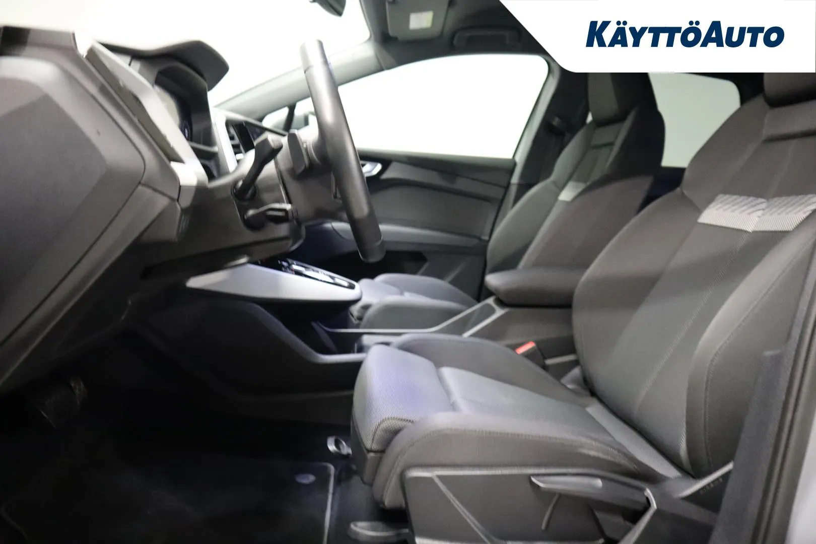 AUDI Q4 e-tron JMY-122 carousel image