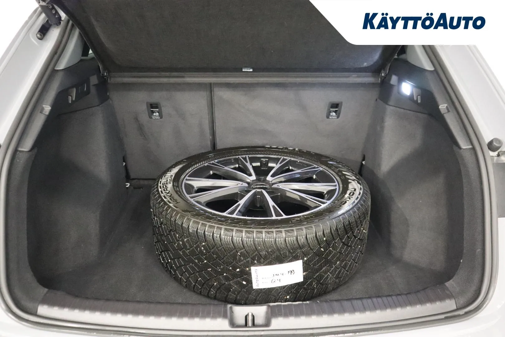 AUDI Q4 e-tron JMY-122 carousel image