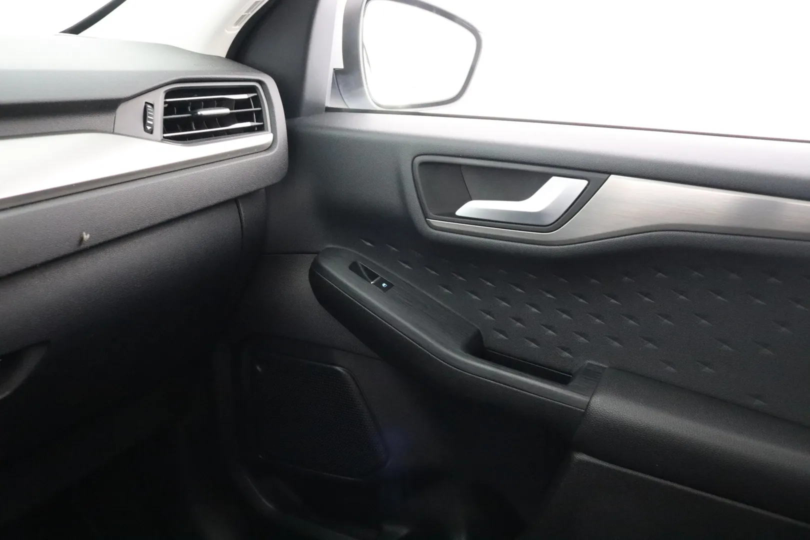 FORD Kuga IPZ-151 carousel image