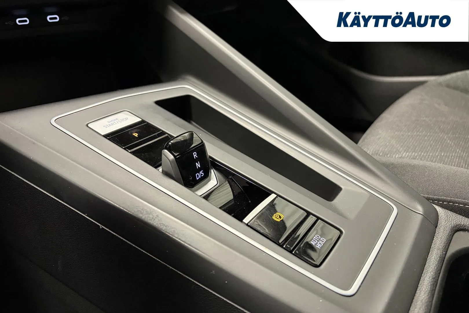 VOLKSWAGEN Golf XPL-882 carousel image