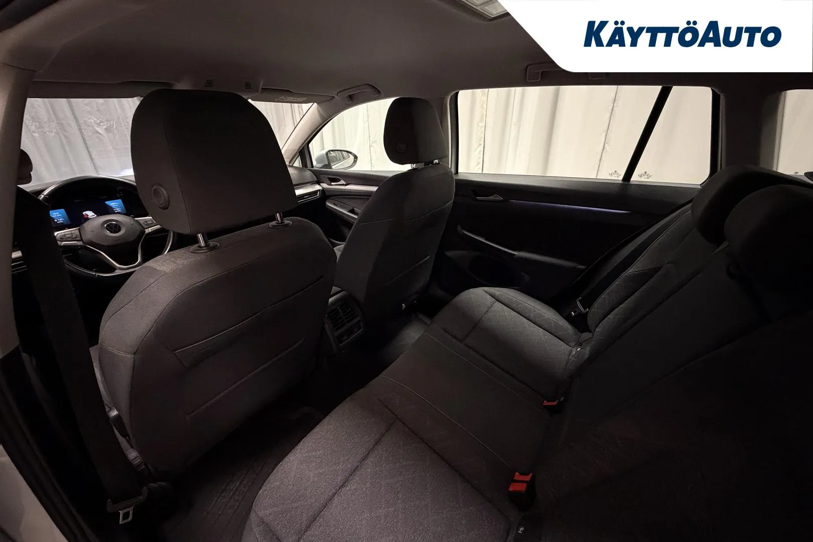 VOLKSWAGEN Golf XPL-882 carousel image