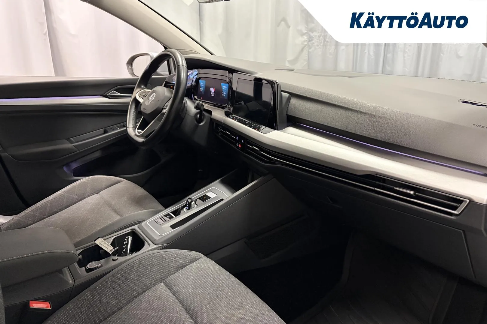 VOLKSWAGEN Golf XPL-882 carousel image