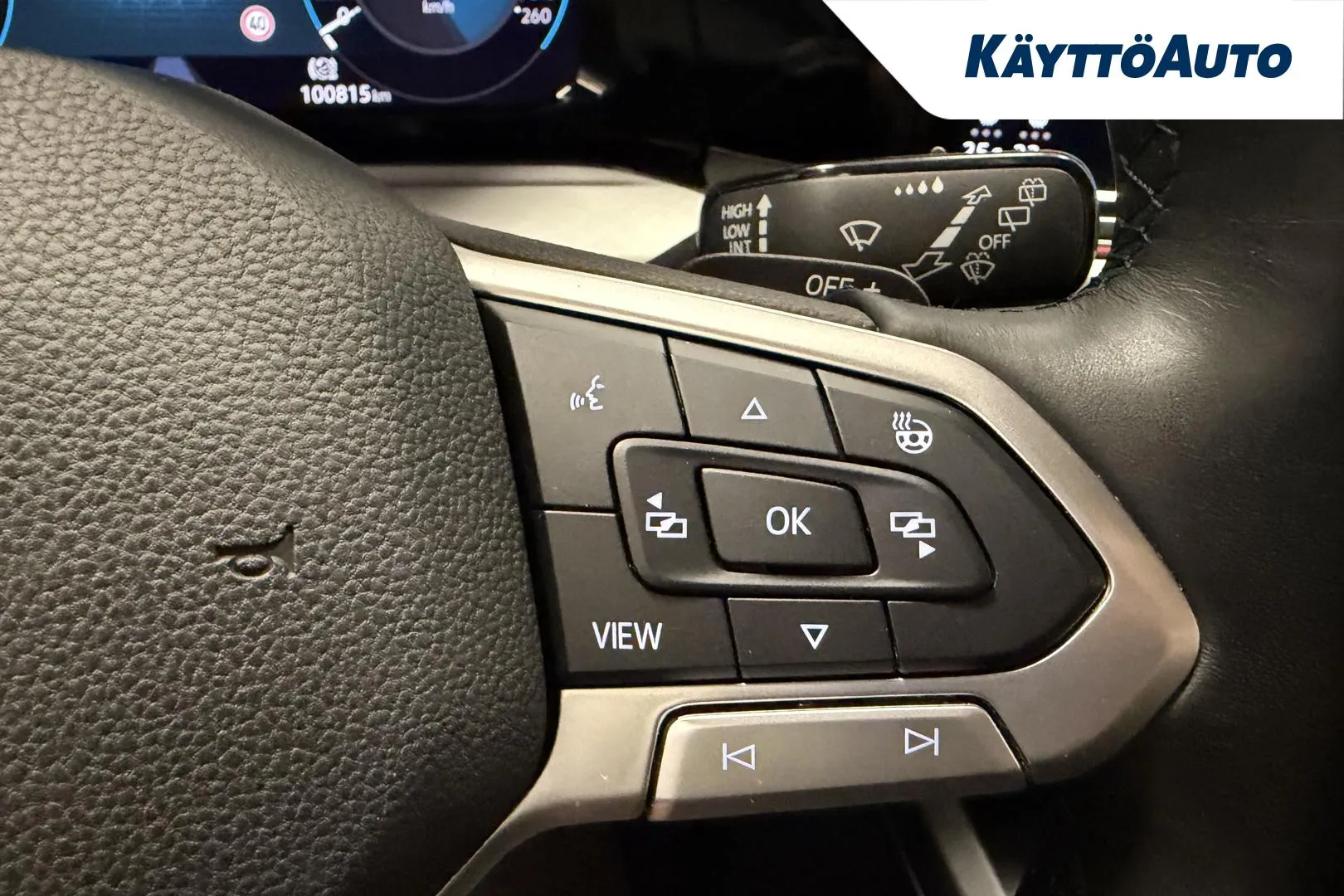 VOLKSWAGEN Golf XPL-882 carousel image