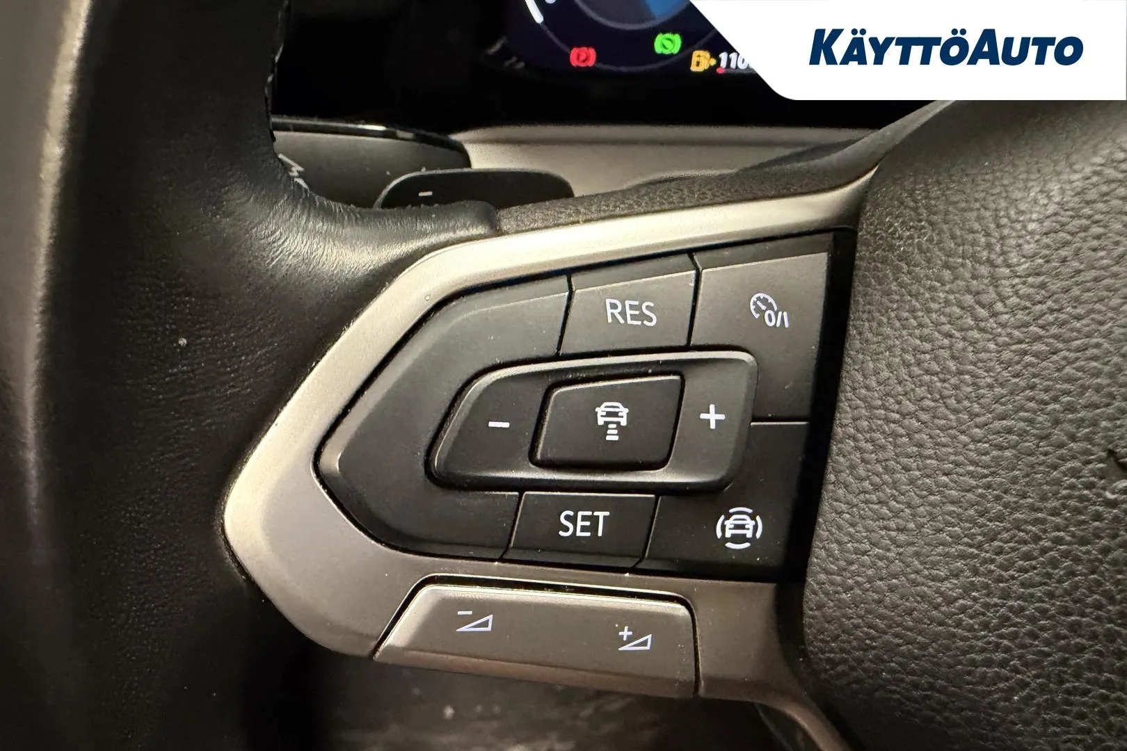 VOLKSWAGEN Golf XPL-882 carousel image