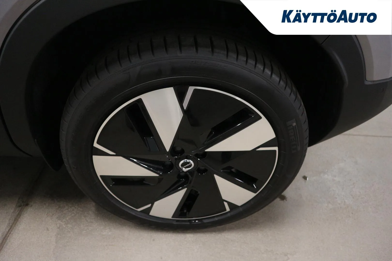 Volvo EX40 YYF-817 carousel image