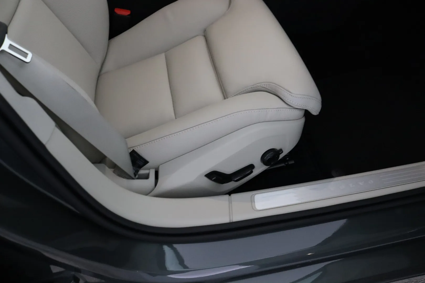 Volvo V60 ISL-791 carousel image