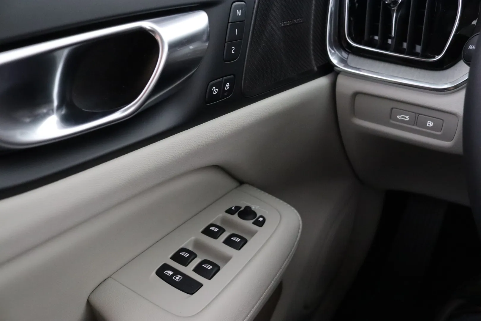 Volvo V60 ISL-791 carousel image