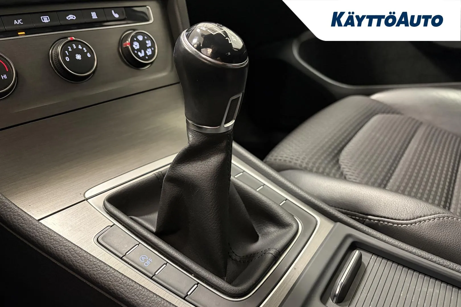 VOLKSWAGEN Golf LLS-516 carousel image