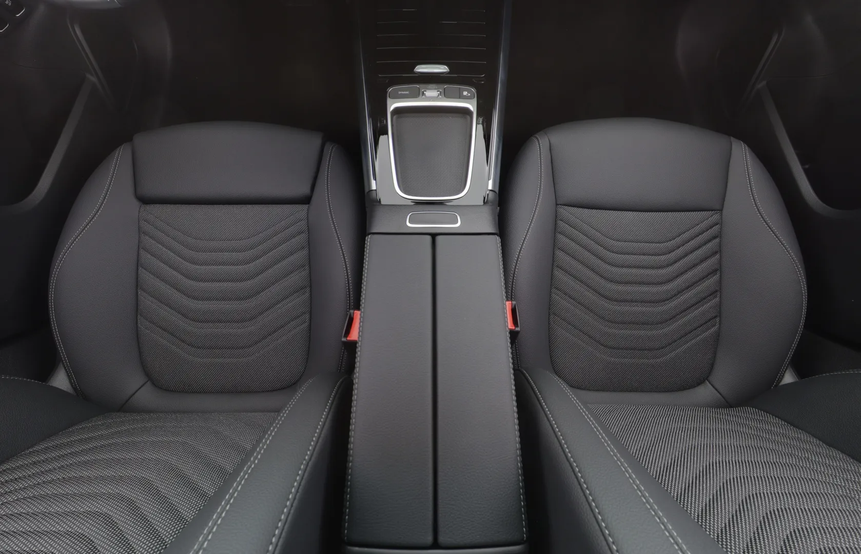 Mercedes-Benz GLA CSK-699 carousel image