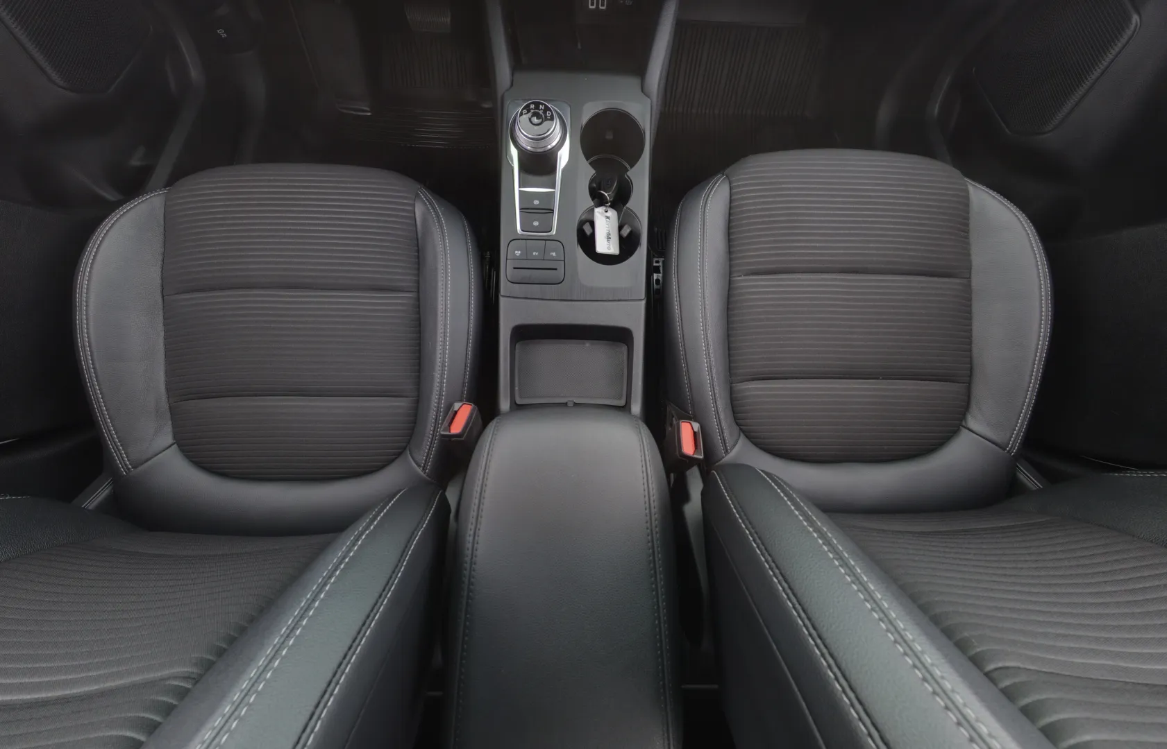 FORD Kuga FON-435 carousel image