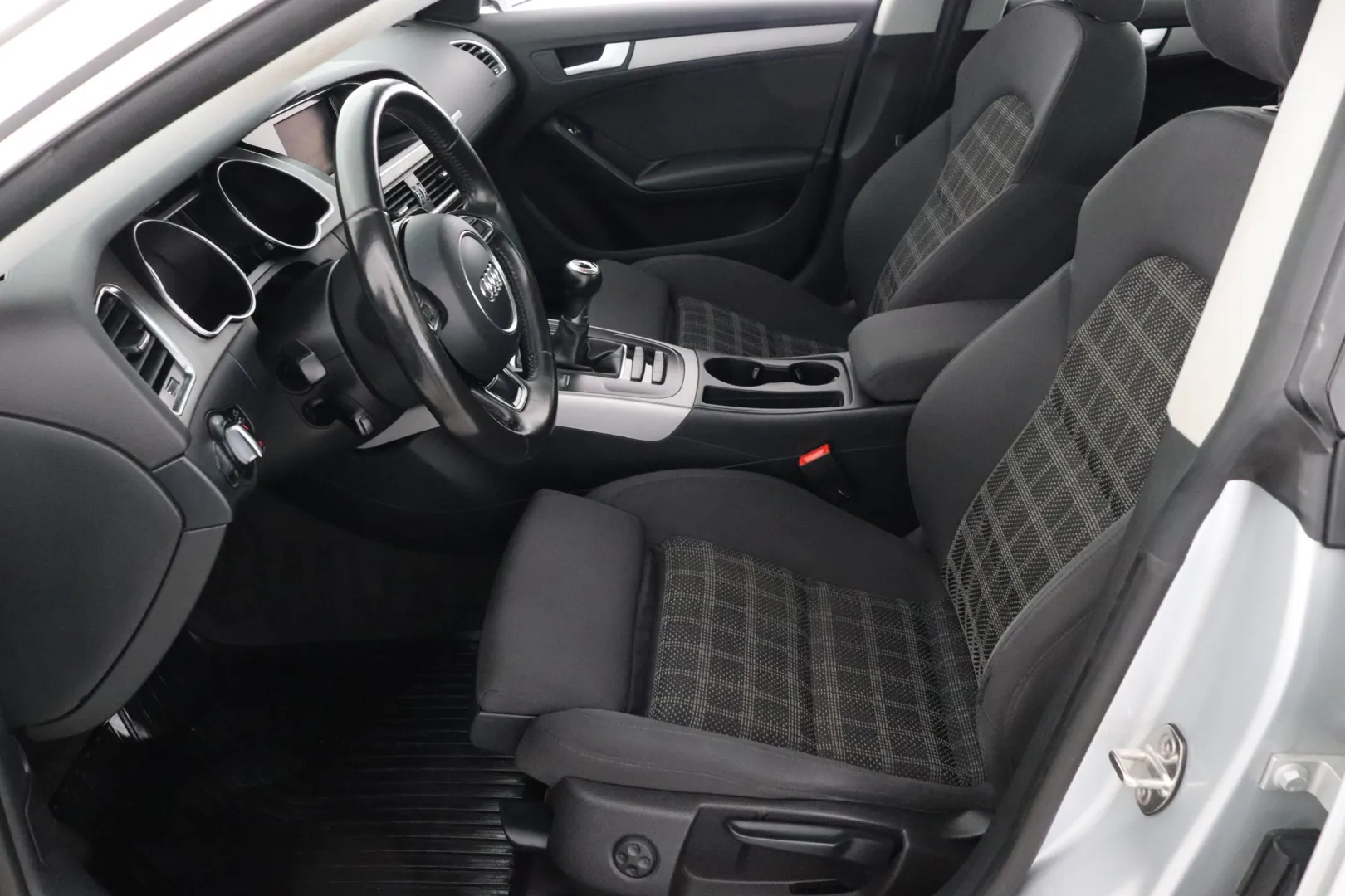 AUDI A5 IKV-788 carousel image