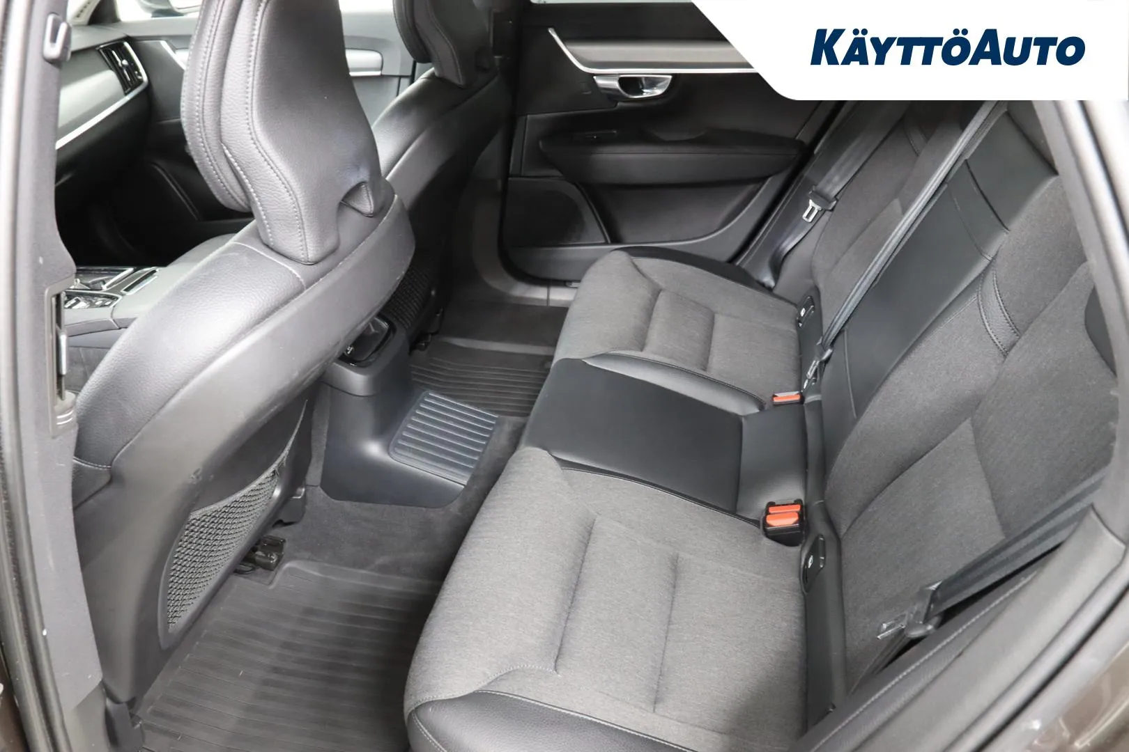 VOLVO V90 NNM-593 carousel image