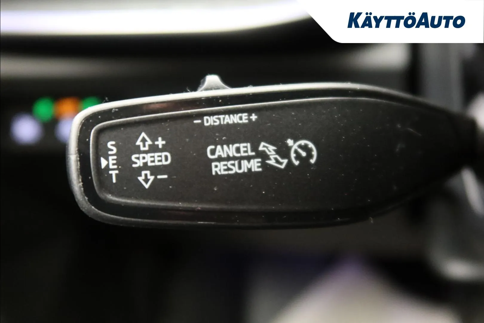 Skoda Superb JNK-513 carousel image